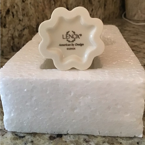 Lenox Angel with Cross - Picture 5 of 7